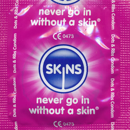 Skins «Dots & Ribs» 8 gerippt/genoppte Kondome aus kristallklarem Latex - ohne Latexgeruch