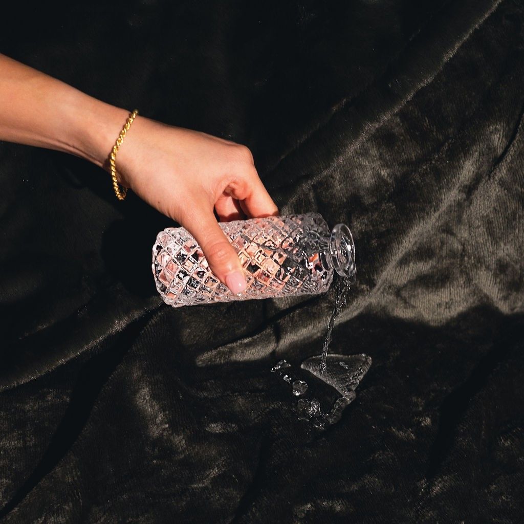 Splash Blanket «Furlush» Large, schwarzes Bettlaken für feuchte Spiele