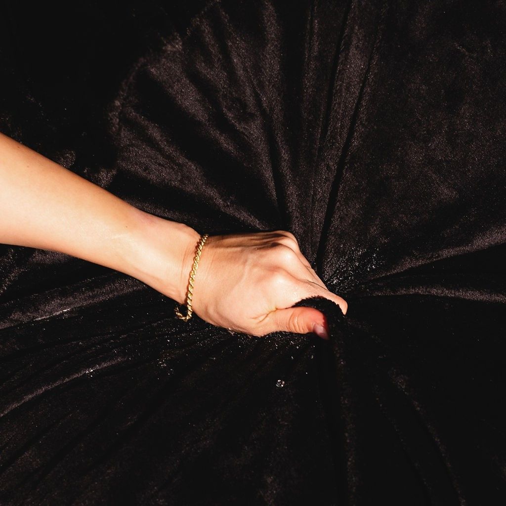 Splash Blanket «Furlush» Medium, schwarzes Bettlaken für feuchte Spiele