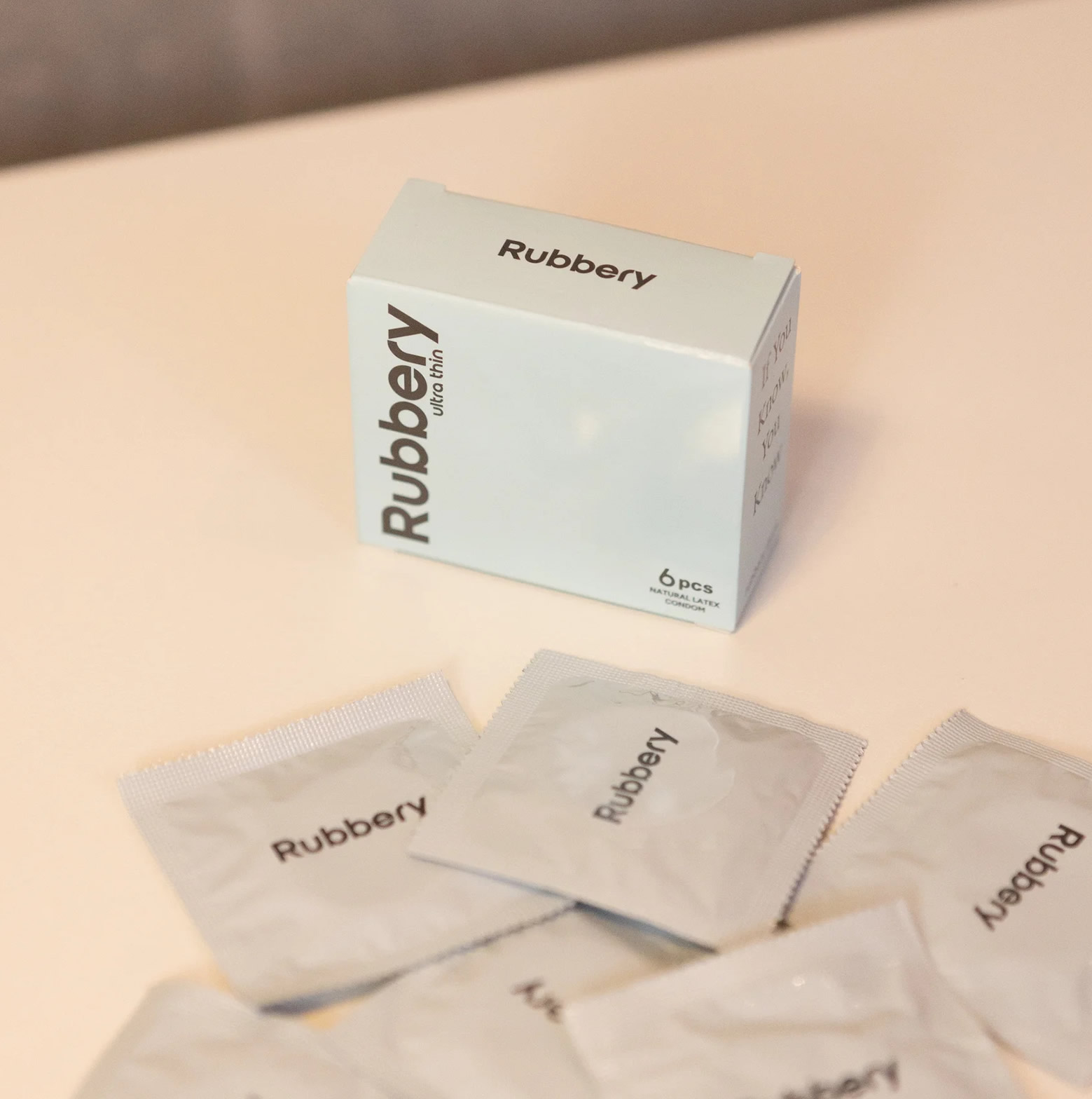Rubbery «Ultra Thin» 6 gefühlsechte Kondome ohne Latexgeruch (7)