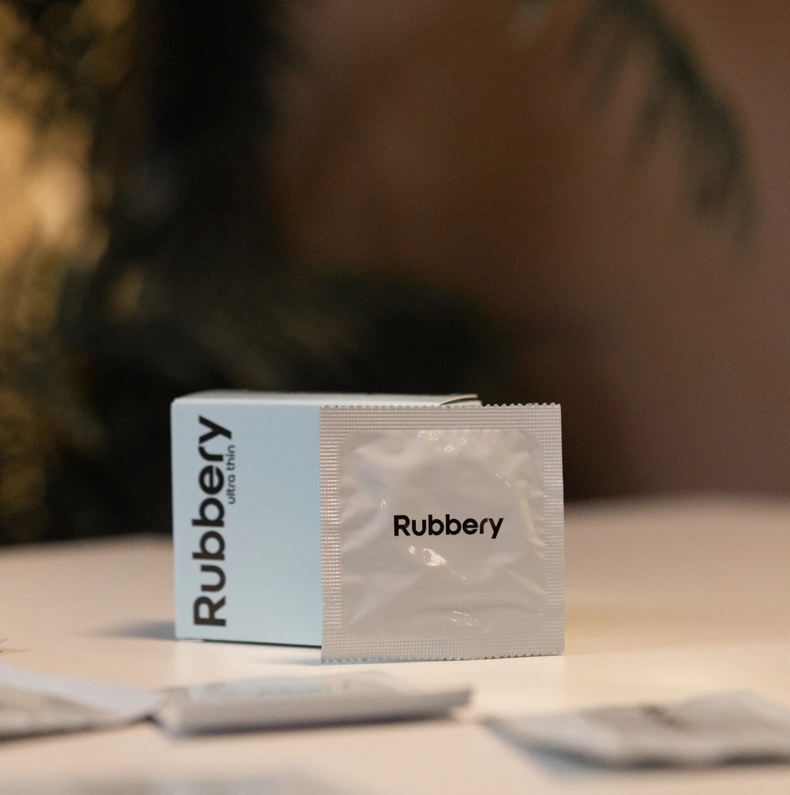 Rubbery «Ultra Thin» 6 gefühlsechte Kondome ohne Latexgeruch (13)