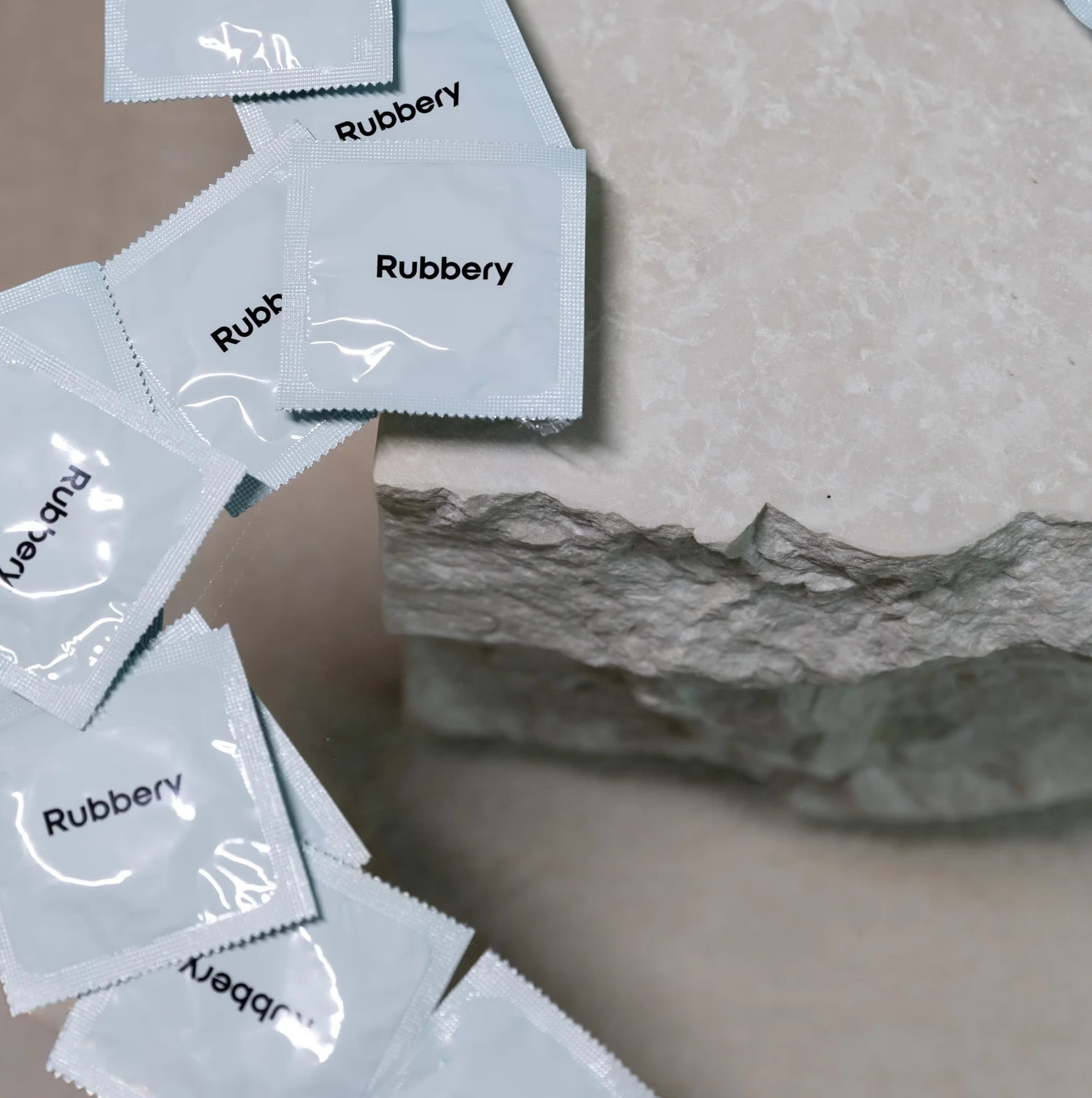 Rubbery «Ultra Thin» 6 gefühlsechte Kondome ohne Latexgeruch (28)
