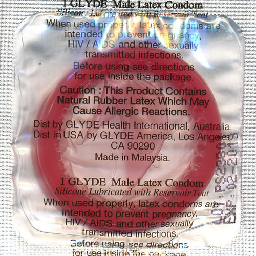 Glyde Ultra «Strawberry» 10 red condoms with strawberry flavour, certified with the Vegan Flower