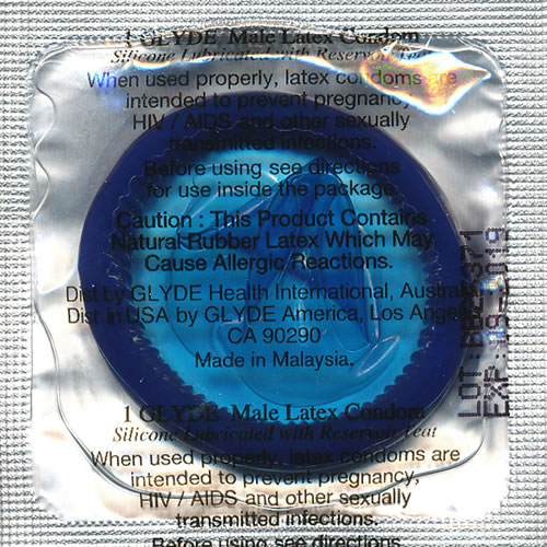 Glyde Ultra «Blueberry» 100 blue condoms with blueberry flavour, certified with the Vegan Flower, bulk pack